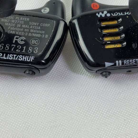 Sony Walkman NWZ-W273S 4GB Waterproof MP3 Player Black w/ Charging Dock TESTED - Picture 9 of 10